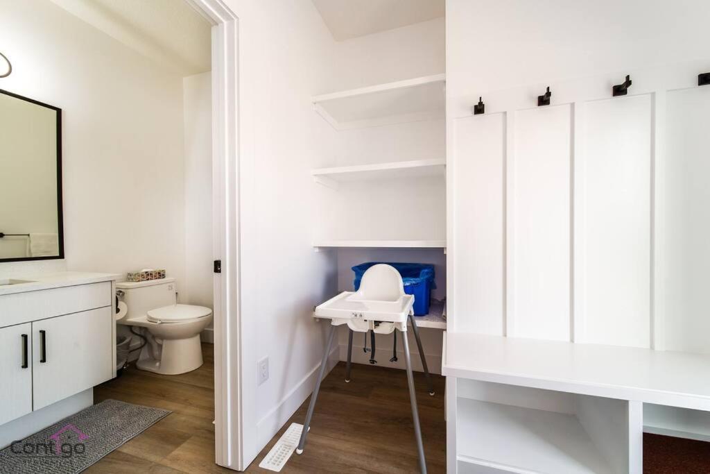 Urban Zen, Aircon, King Bed, 10 Min Wem & Dt! Holiday home Edmonton