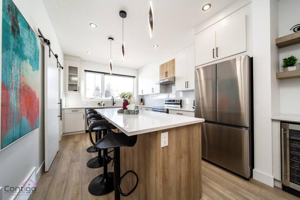 Urban Zen, Aircon, King Bed, 10 Min Wem & Dt! Holiday home Edmonton